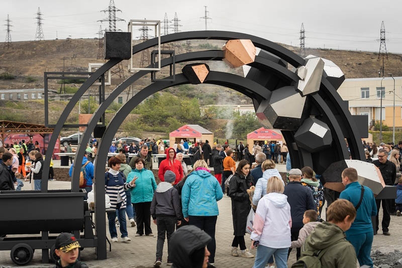 Музей техники на площади Металлургов в Никеле — новый туристический бренд Мурманской области